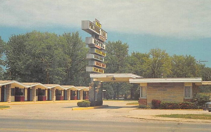 Pinconning Trail Motel (Pinconning Trail Inn, Mackinac Trail House) - Old Postcard